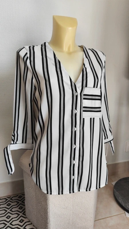 Mooie zwart-witte gestreepte vloeiende asymmetrische blouse met strikjes T36/38 - Jennyfe – photo 2